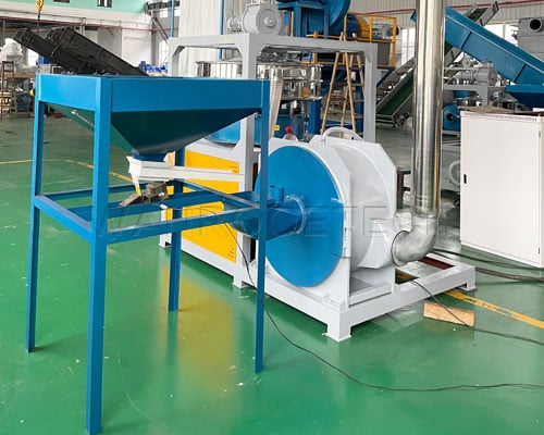Waste PVC Pulveriser Grinder PVC Powder Making Machine Vibration loader